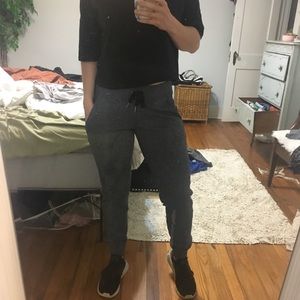 Lululemon size 6 joggers